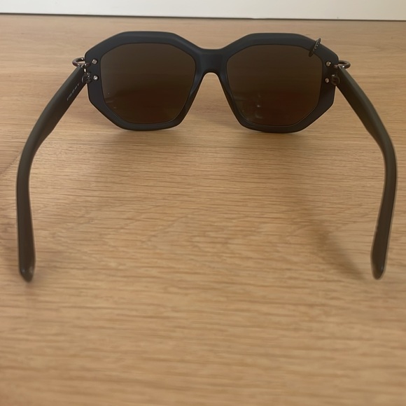 Givenchy sunglasses - Picture 5 of 8